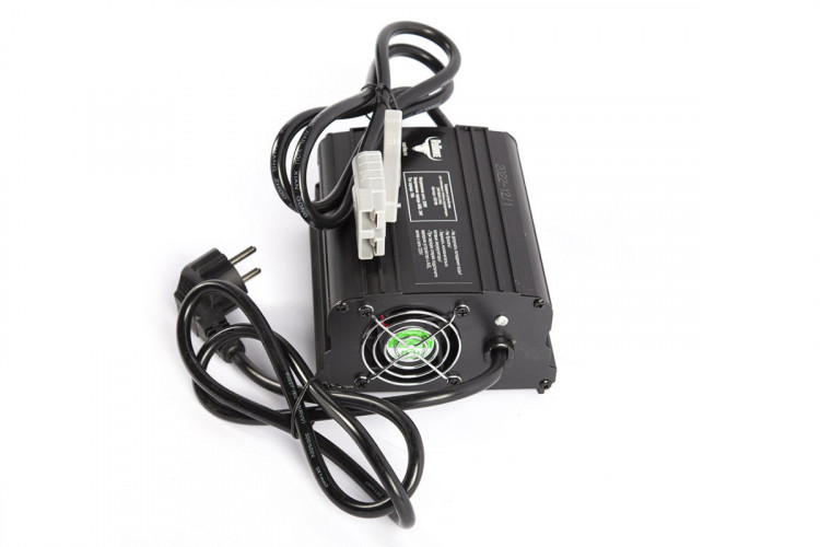 Зарядное устройство RuTrike для аккумуляторов 24V50A/H (10A) в Томске